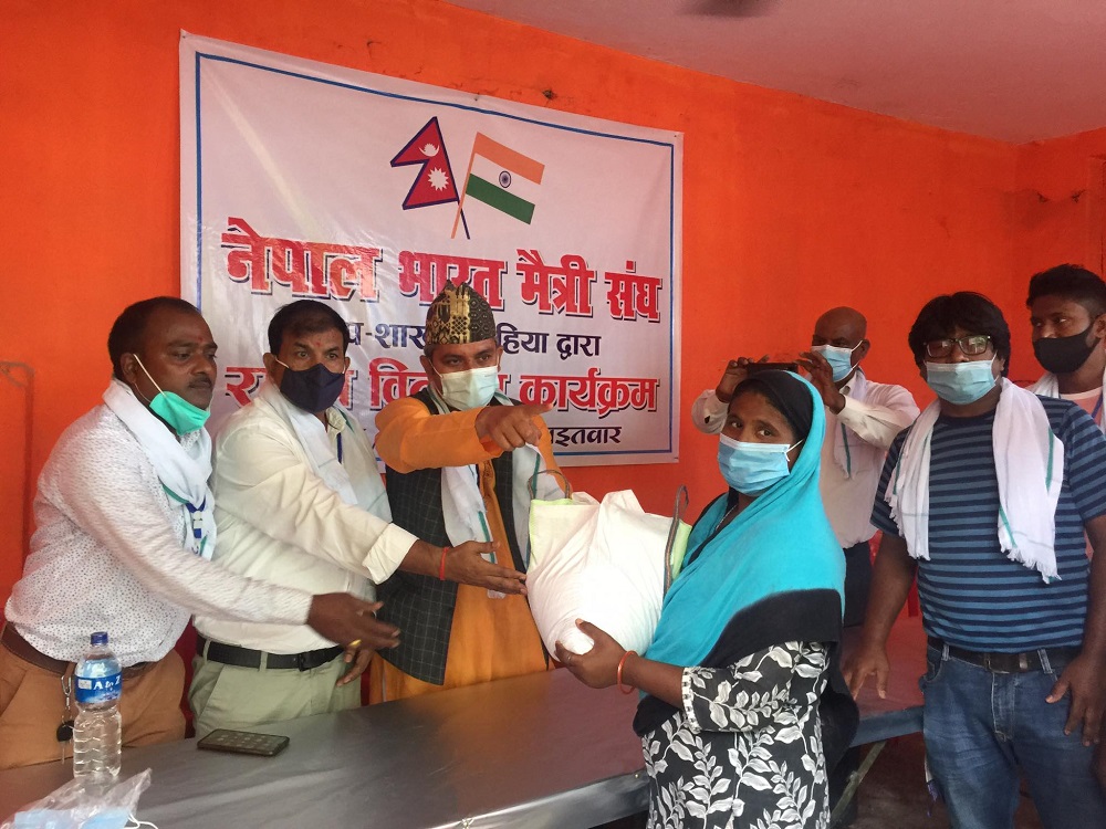 नेपाल भारत मैत्री संघद्वारा राहत वितरण